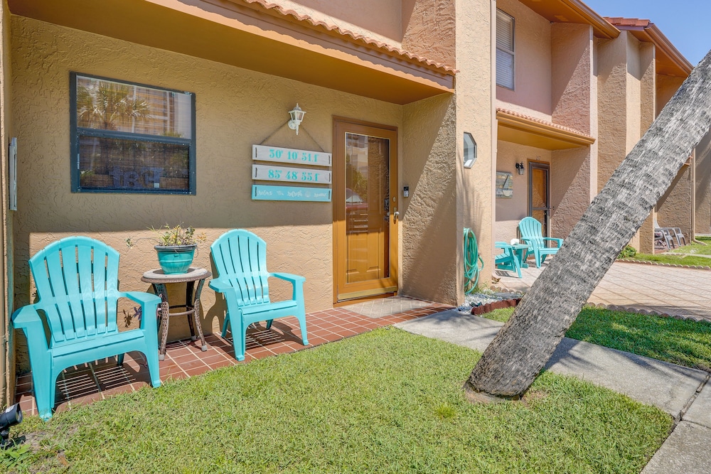 Walk to Beach: PCB Condo w/ Oceanfront Pool Access