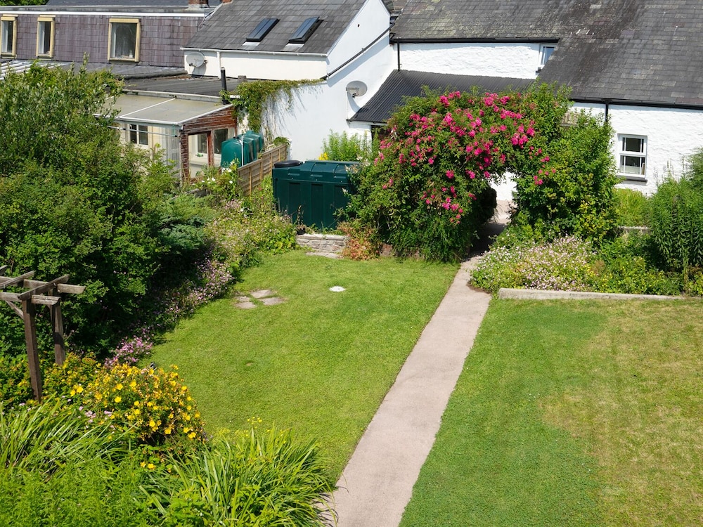 3 Horse Pool Road