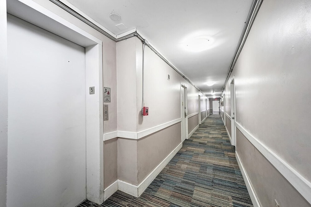 Ocean Dr 1BR Miami Beach Getaway
