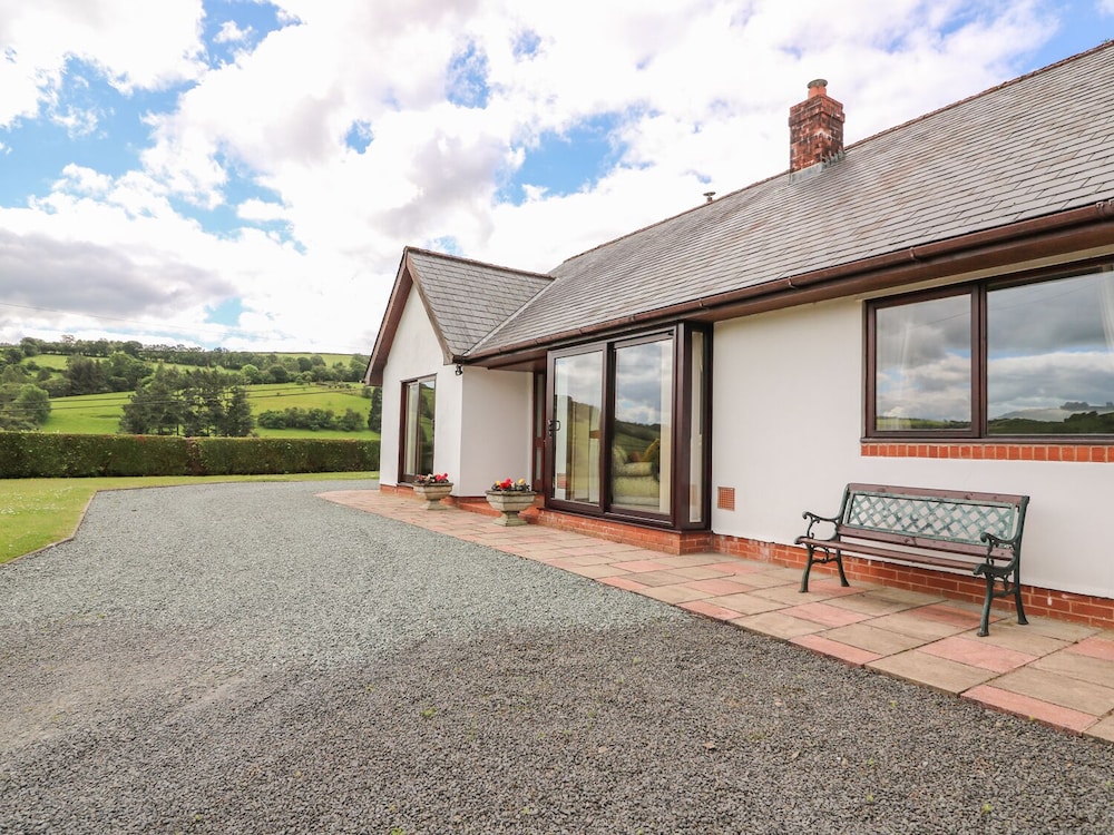 Drainbyrion Farm House