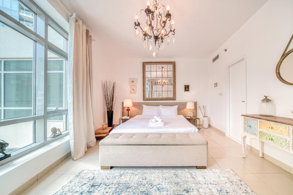 Enchanting 1BR w Balcony Overlooking Dubai Marina
