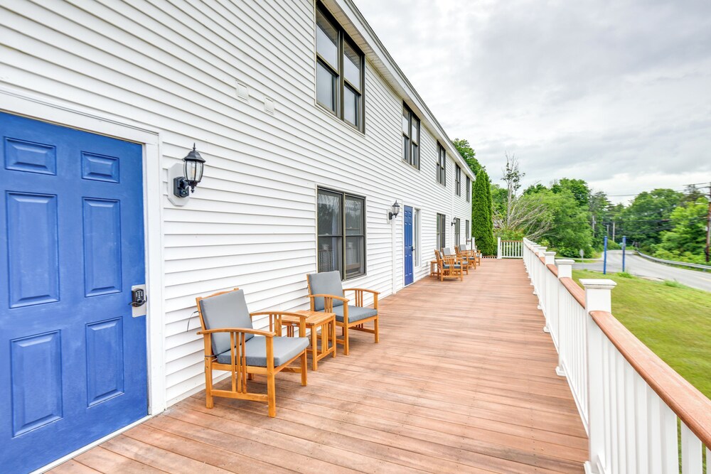Meredith Studio Near Downtown: Hike, Swim, Ski!