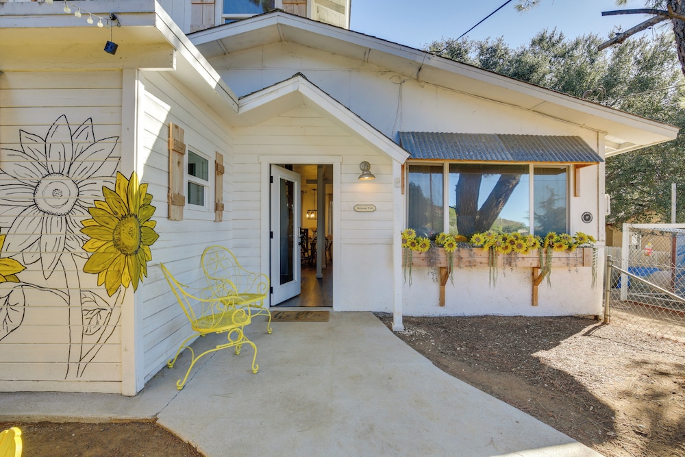 Unique Stay: Alpine 'mariposa Farmhouse' w/ Views!