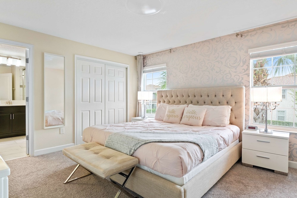 Themed Mickey Bedroom 4BR up to 8 People