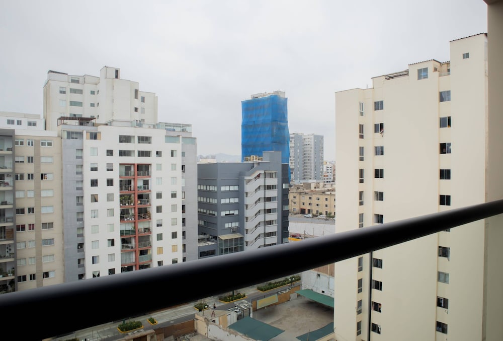 w Cozy 1BR w Balcony Near Kennedy Park