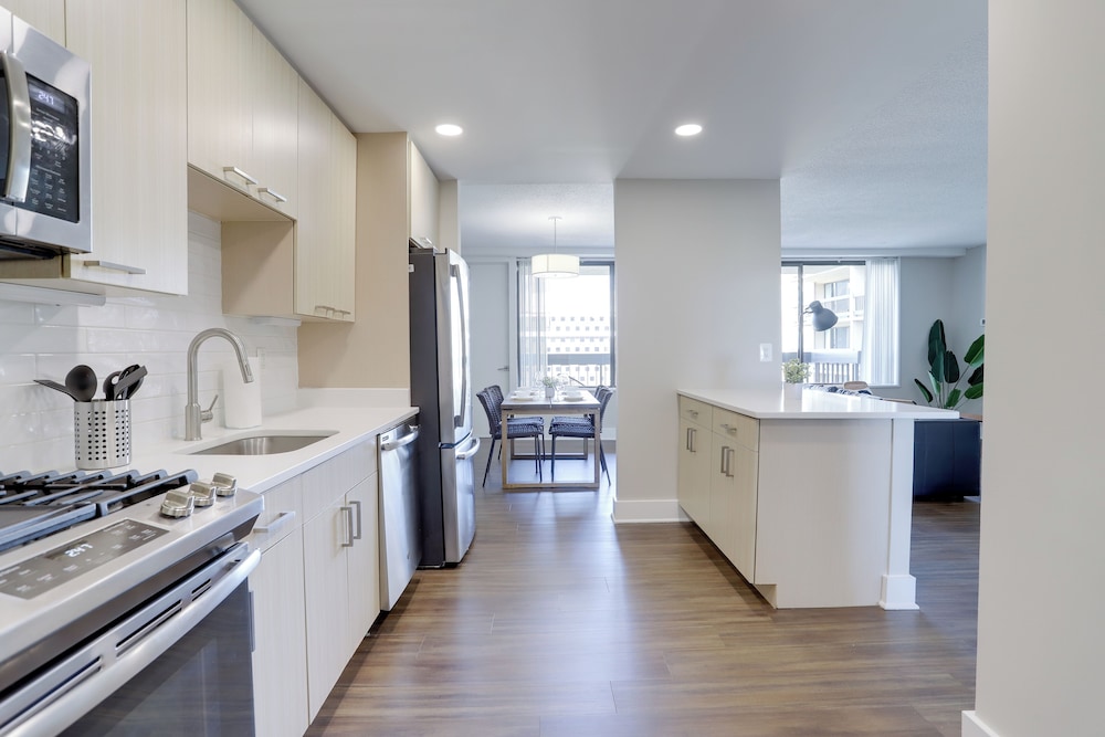 Walkable DC View Apartments