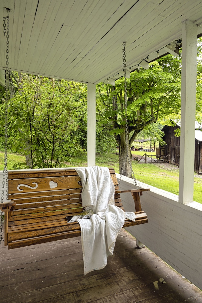 Country Road House and Berries Bed & Breakfast - Farm Stay