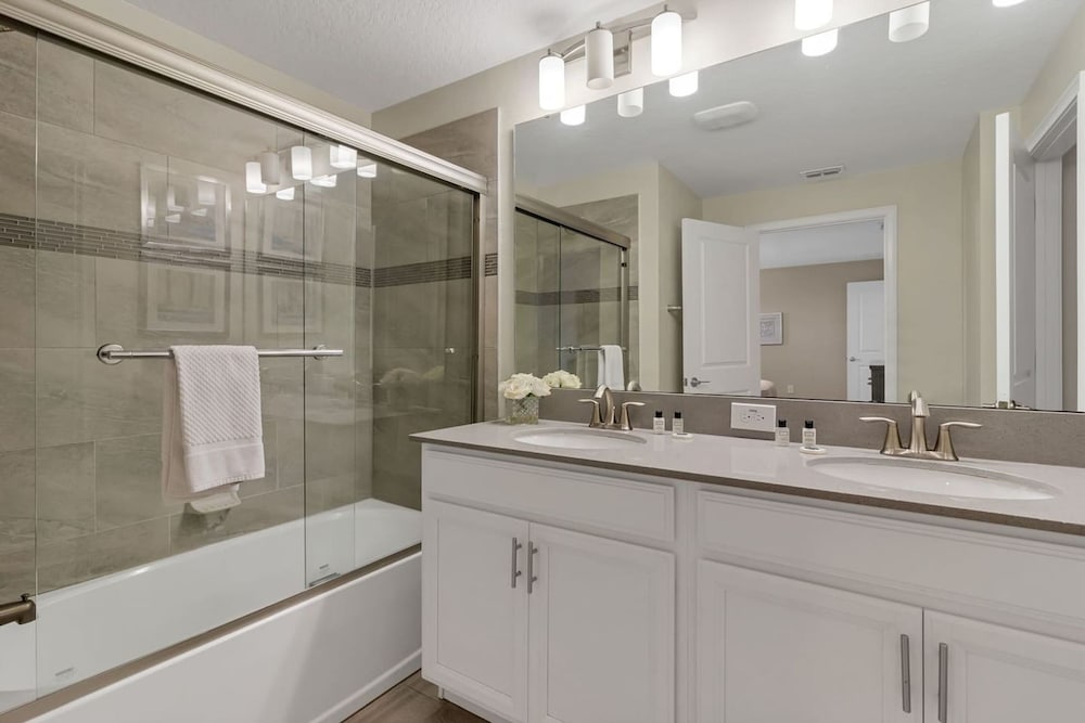 Amazing 4bdr w Pool Near Disney - 4914