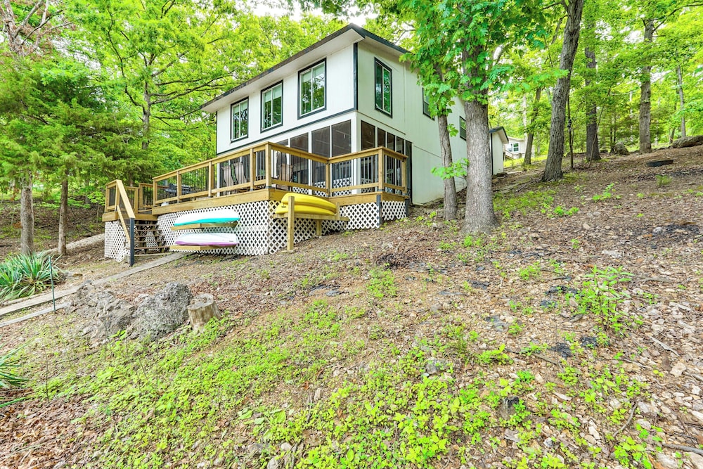 Lake of the Ozarks Home w/ Boat Dock & Kayaks