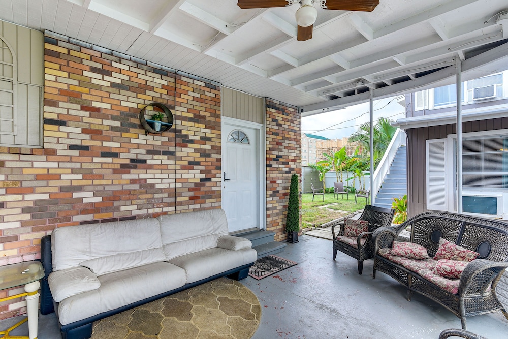 Walk to Beach: Cozy Unit in Galveston!