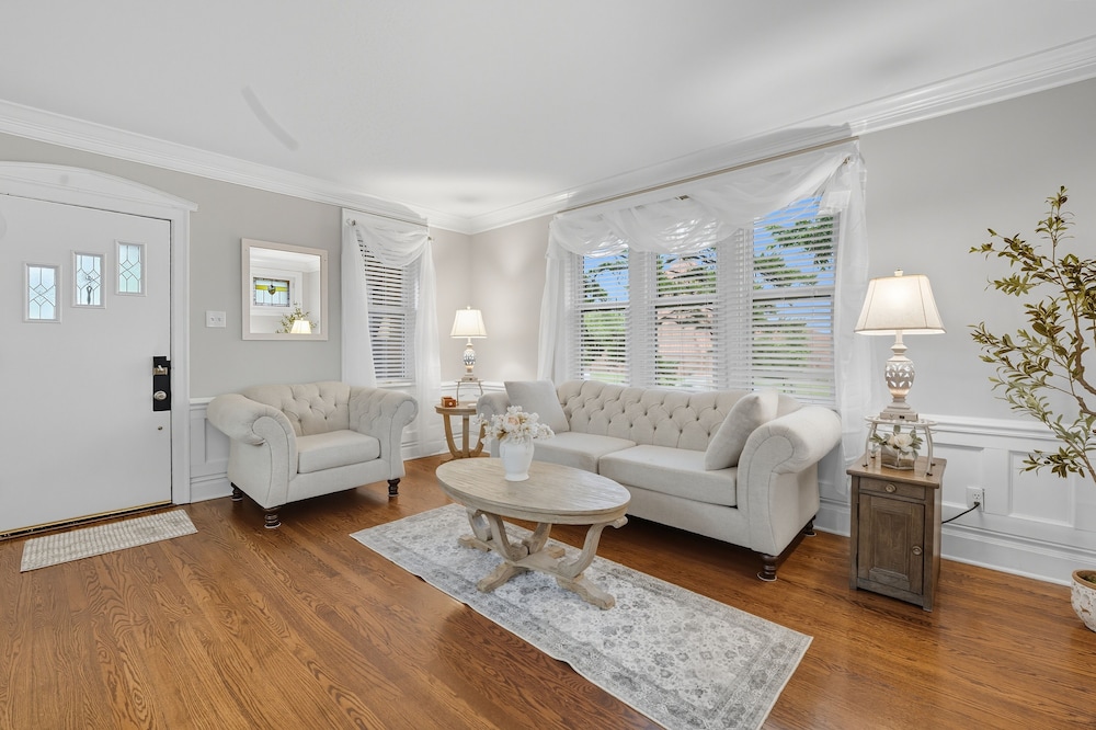 St. Louis Retreat With Game Room & Yard 3 Bedroom Home