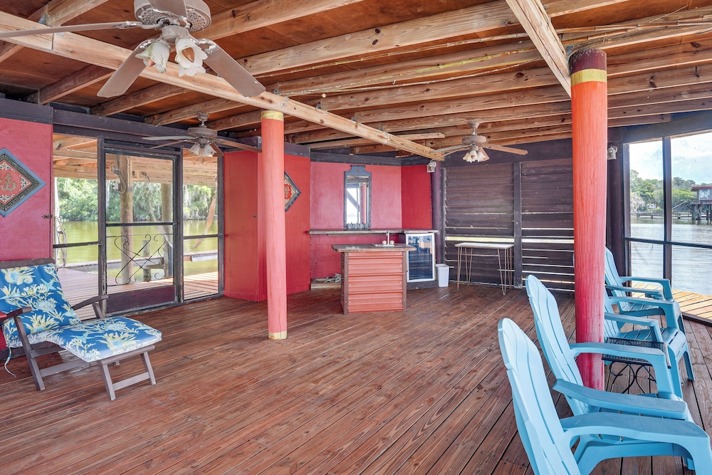 Little Lake George Hideaway w/ Furnished Boathouse