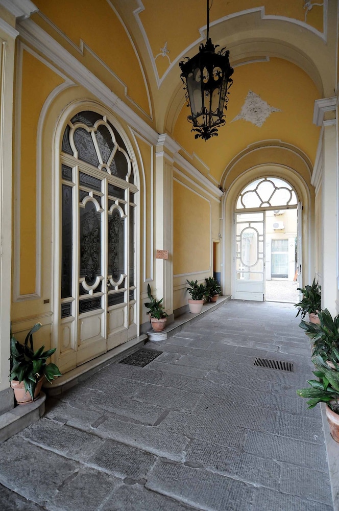 Charming Studio Apartment in Front of the Arno River