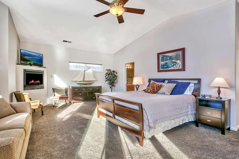 1759 Venice Drive 5 Bedroom Home by RedAwning view 2