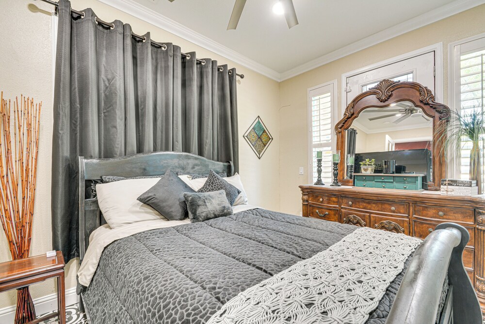 Golf, Fish & More: Cozy Safari Unit in Atwater!