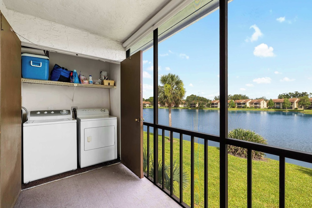 Modern Lakeside Condo 2 Bed, 2 Bath Oldsmar, FL