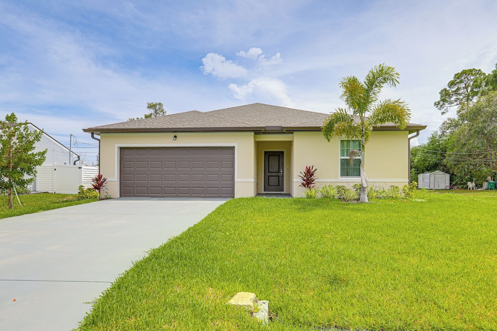 Beach-hop & Golf! Port St Lucie Apt w/ Shared Yard