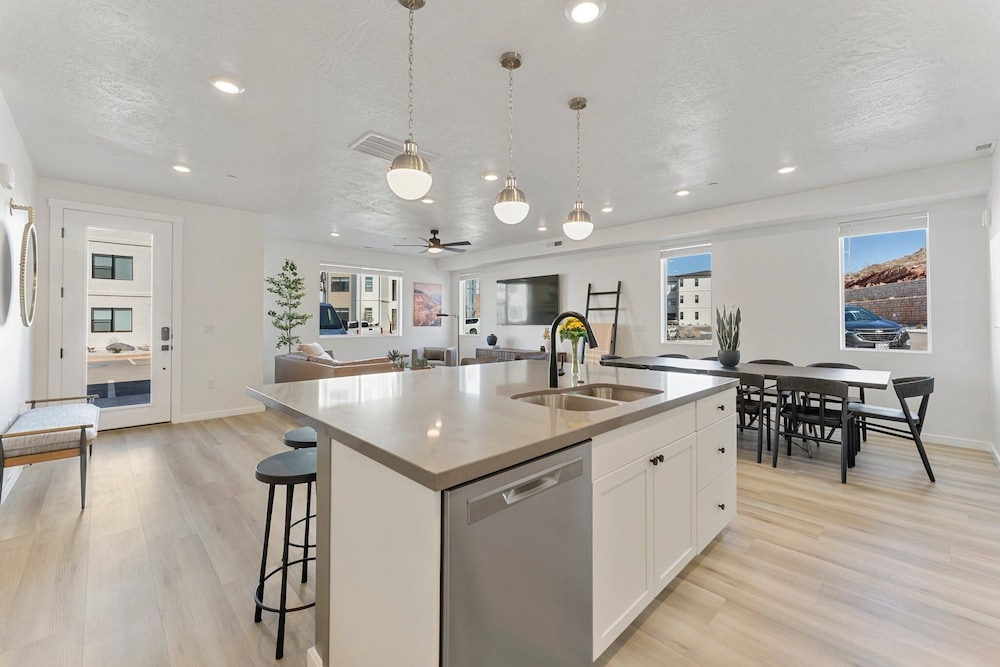Sand Cove Retreat 5 Bedroom Townhouse