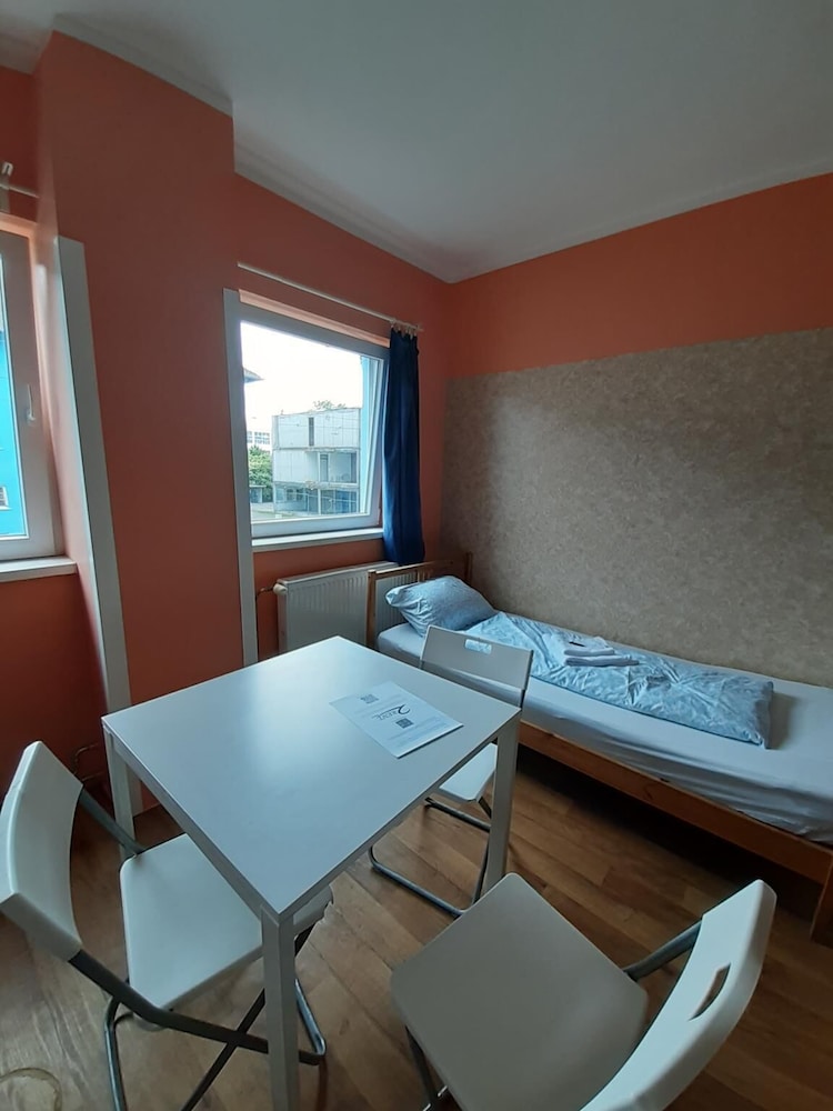 2-Rent Group Hostel Rooms&Apartments TUB19A