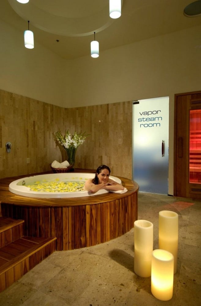 Villahermosa Vacations - Holiday Inn Villahermosa Aeropuerto, an IHG Hotel - Property Image 12