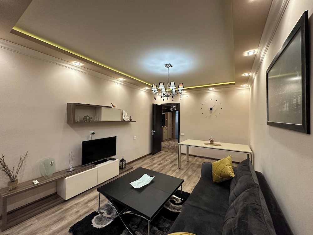 Apartment by Luxe Group MA777