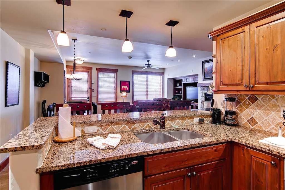5112 Emerald Lodge, Trappeur's Crossing Apartment 2