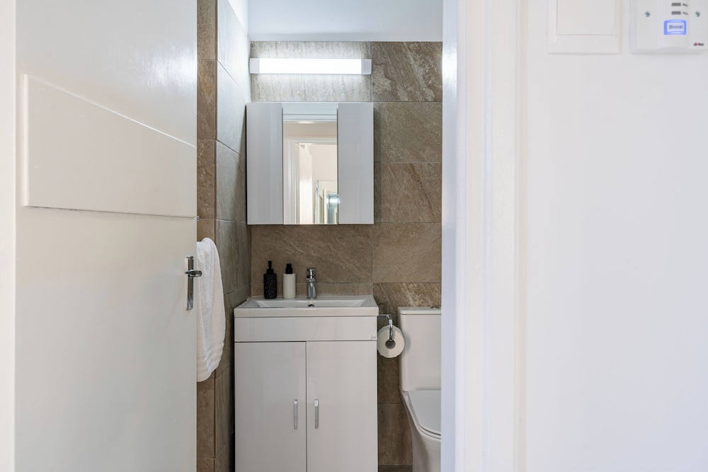 Vibe - 1 BR APt & Balcony in Larnaca