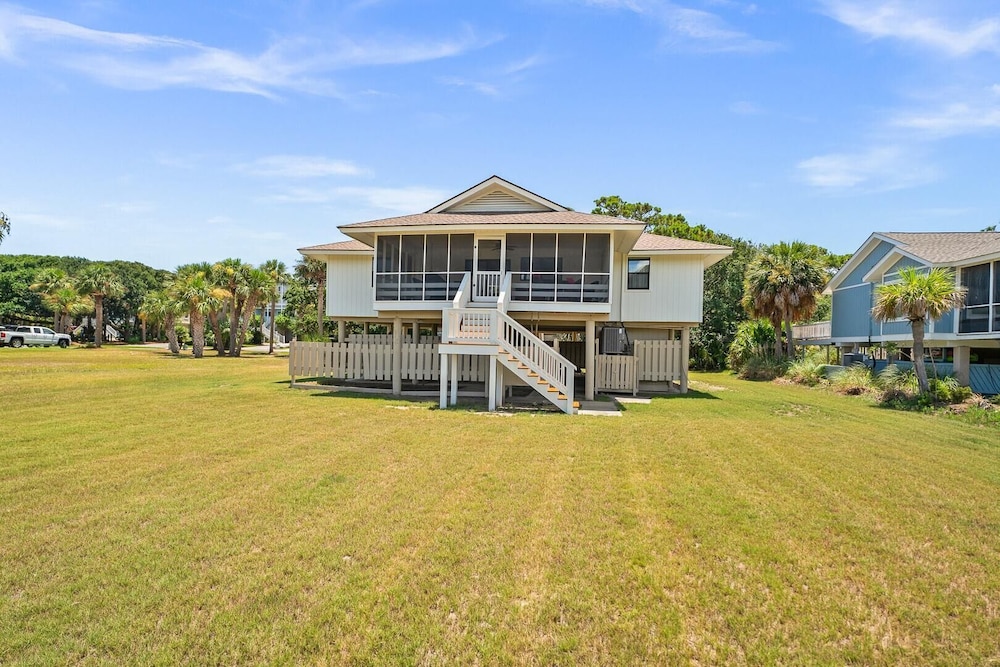 Coastal Charm With Canal Views - 419 Tarpon Blvd, Fripp Island