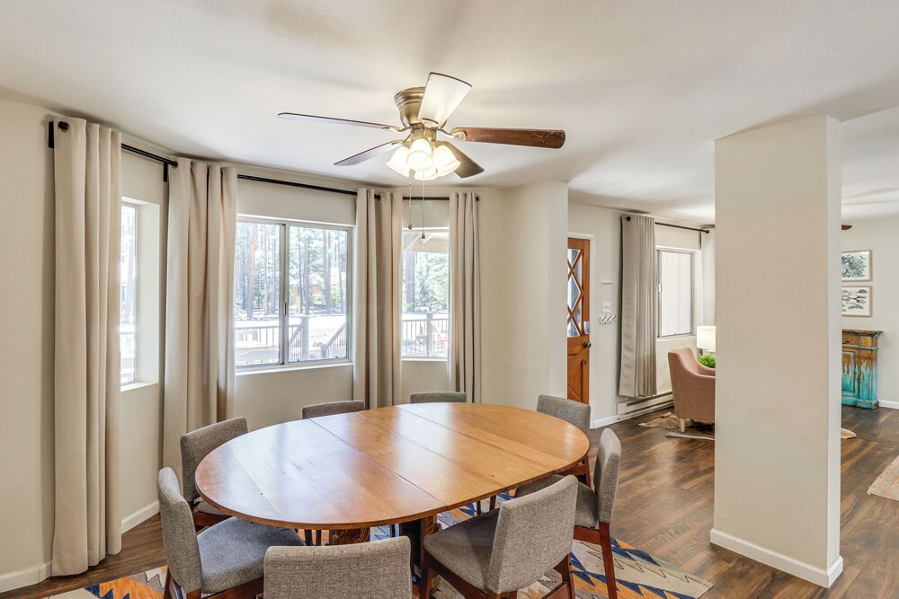 Spacious Decks: Family Pinetop Country Club Home