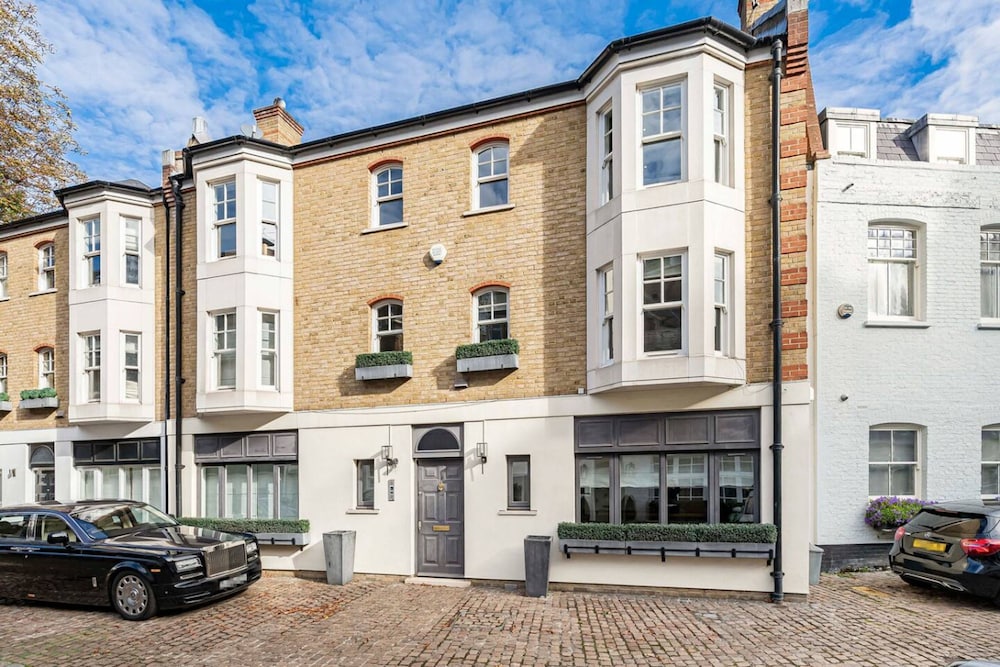 4-bed House Next To Harrods Pont Street Mews