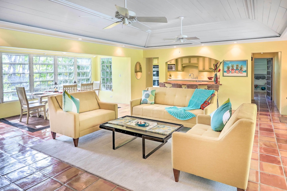 Bright St Thomas Getaway W/pool, 3Mi to Magens Bay