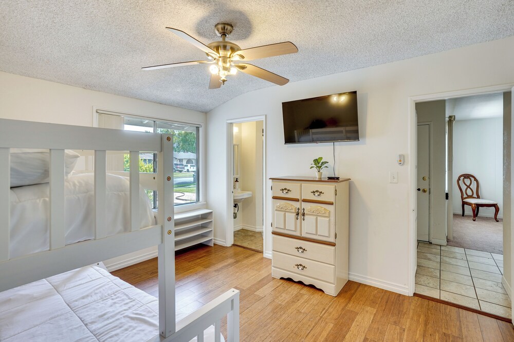 12 Mi to Dtwn LA: Family Home w/ Patio + Yard!