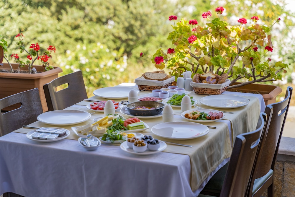 Queen Boutique Hotel - Image 50