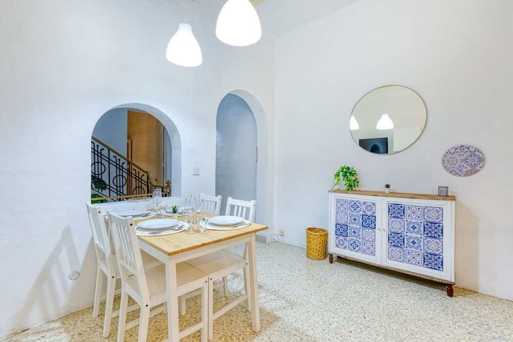 Lilly the Traditional Maltese Townhouse in Sliema