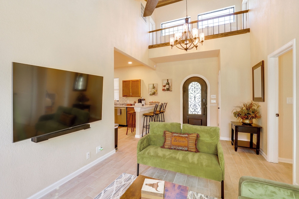 Hill Country Casita Near Guadalupe River!