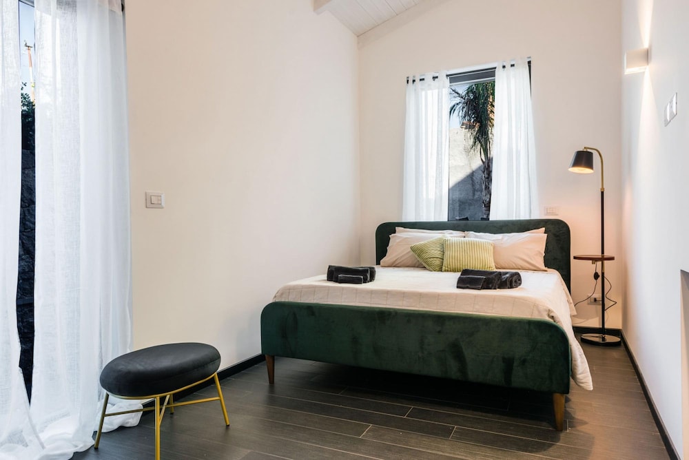 Leone Apartment With Garden by Wonderful Italy