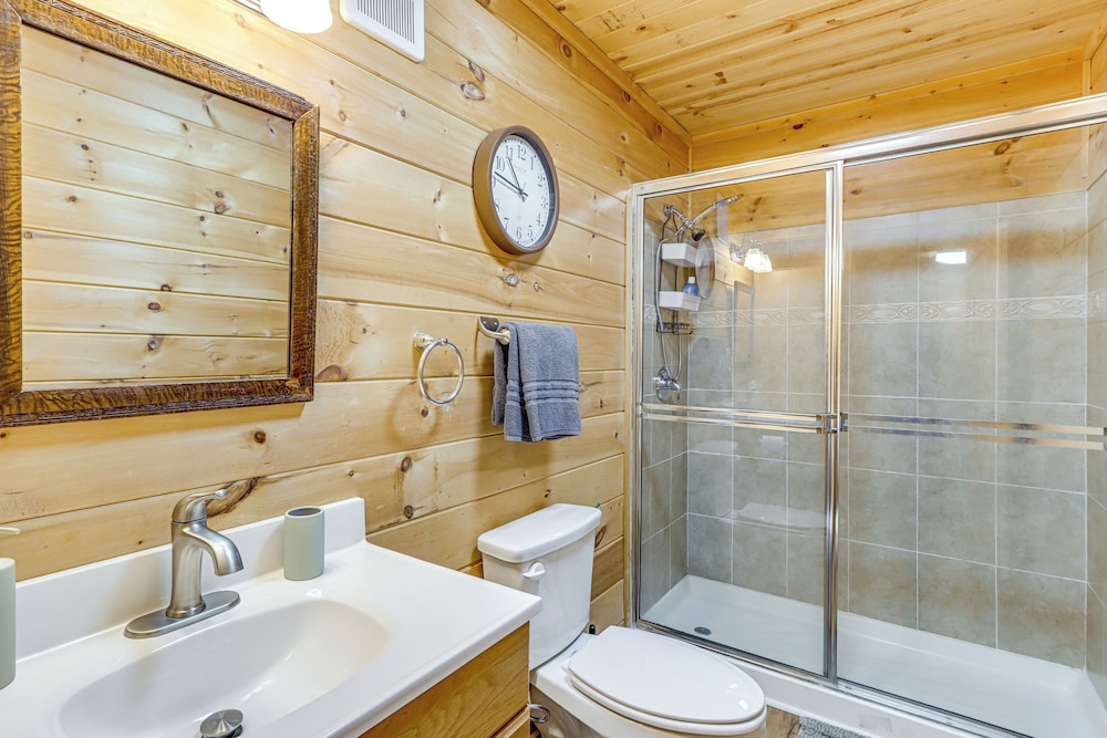 Deck, Panoramic Views: Serene Mineral Bluff Cabin!