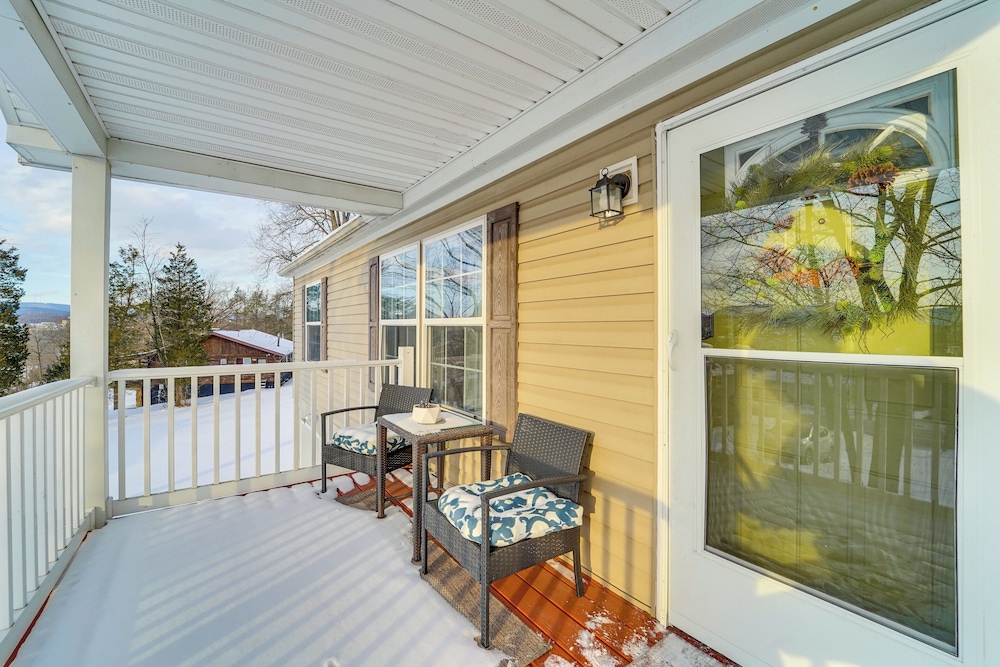 Half-mi to Lakemont Park: Family-friendly Home!