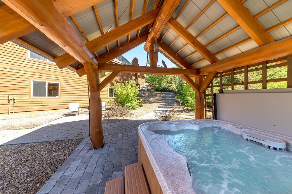Tiger Lilly Lodge
