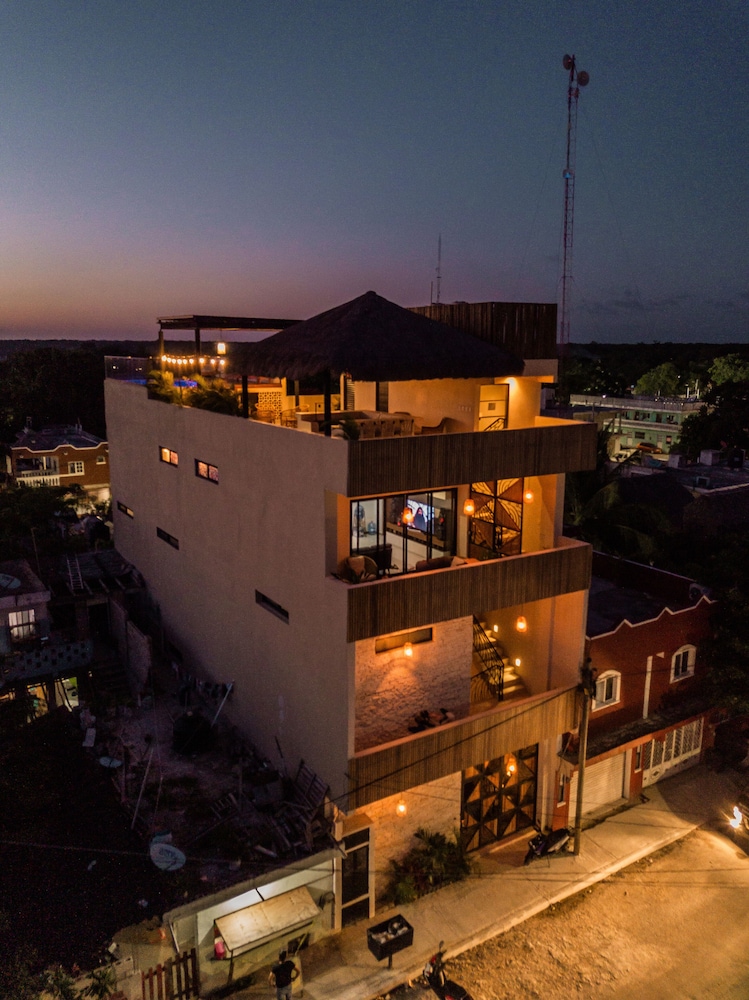 Casa Luz Downtown Apartments view 5