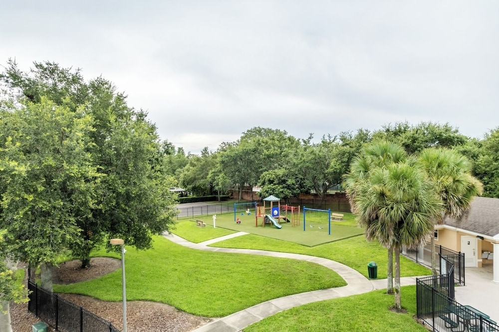 Bright Queen BR + Pool Retreat Near Disney
