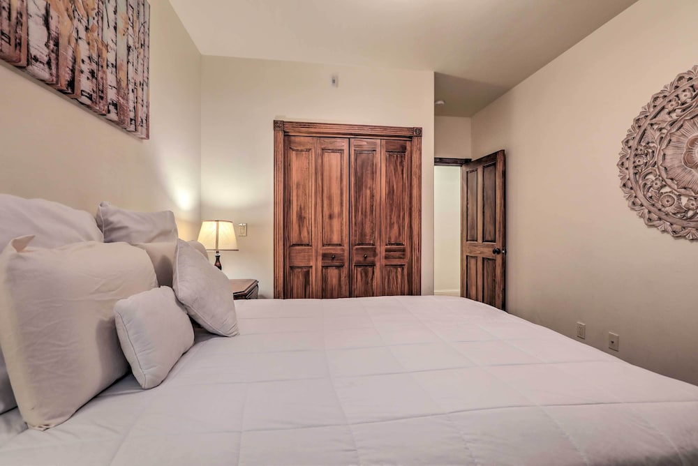 Cozy Central Glenwood Springs Condo w/ 2 Decks! view 3