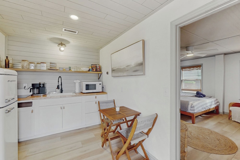 1BR Home w/ Outdoor Shower, Steps to Beach