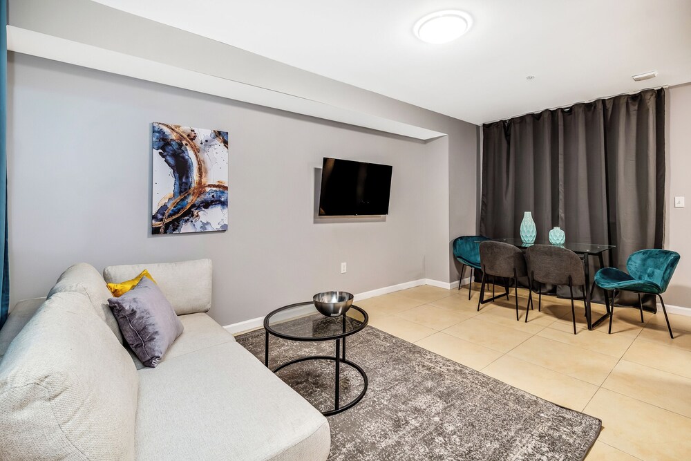 Fantastic 1BD Apt Next to the Convention Center and Reading Terminal view 2