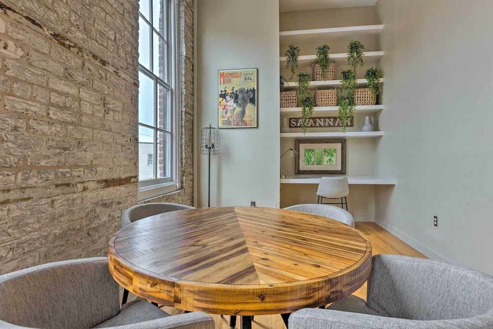 Bright Savannah Loft in Historic District! view 5