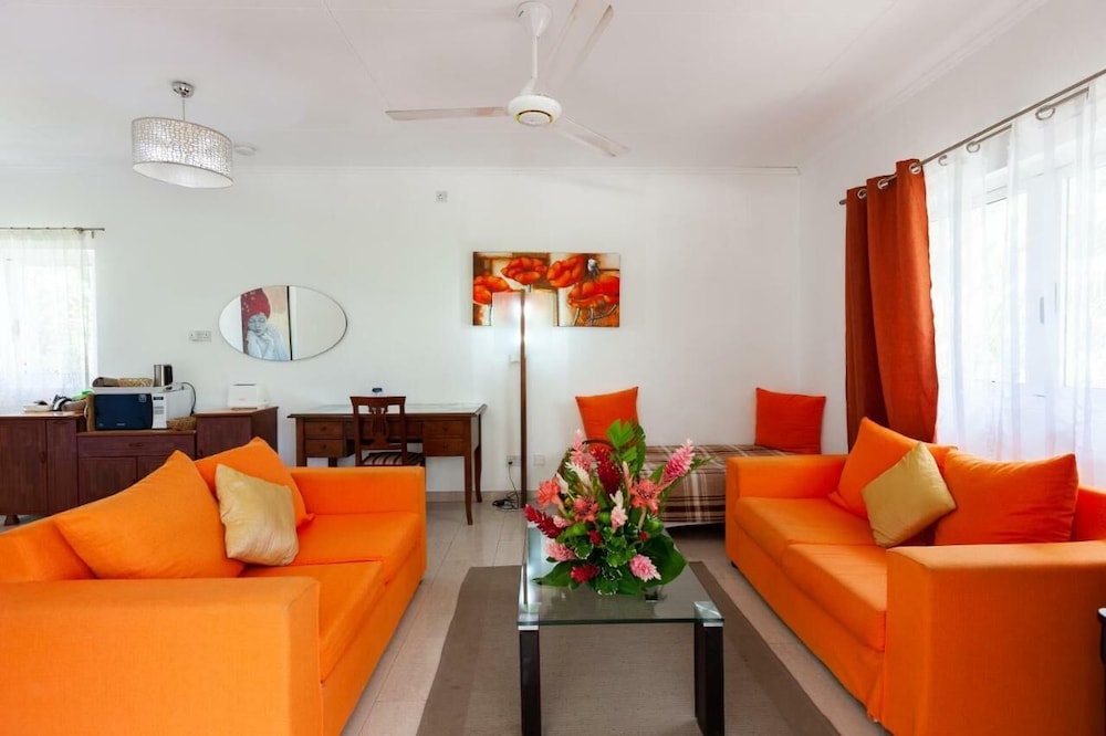 Praslin Paradise