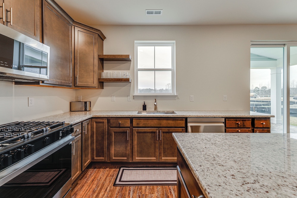 8 Mi to Bethany Beach: Delaware Family Home