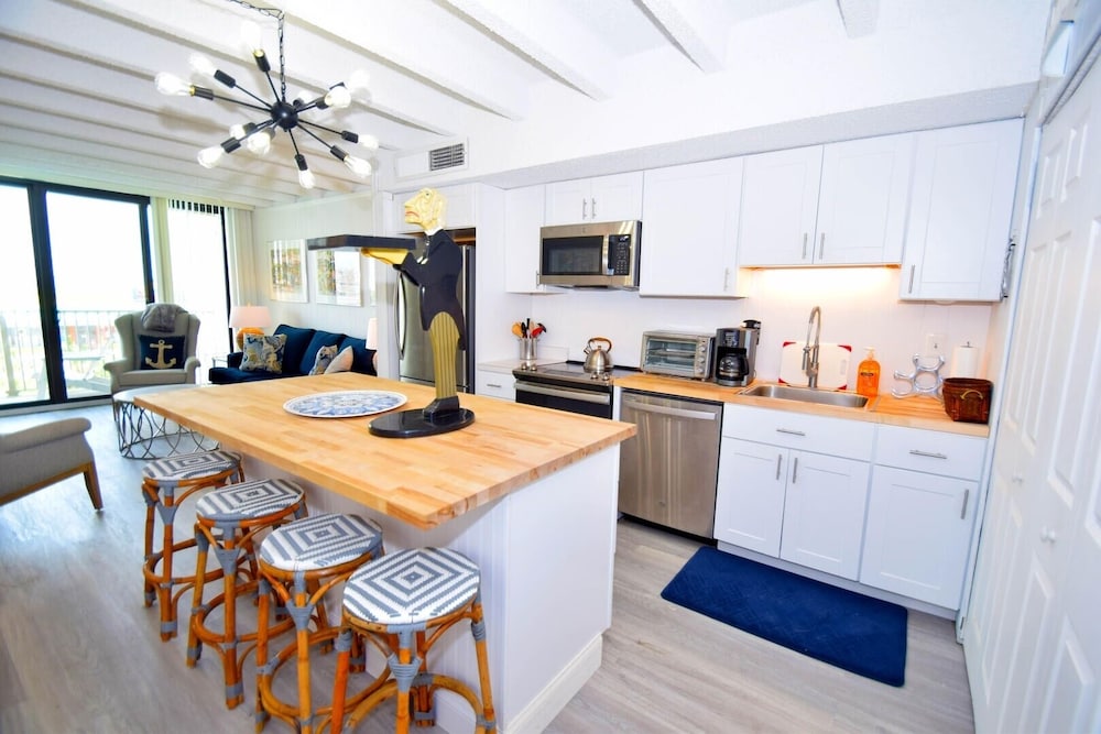 Jada 2b 1 Bedroom Condo by RedAwning view 5