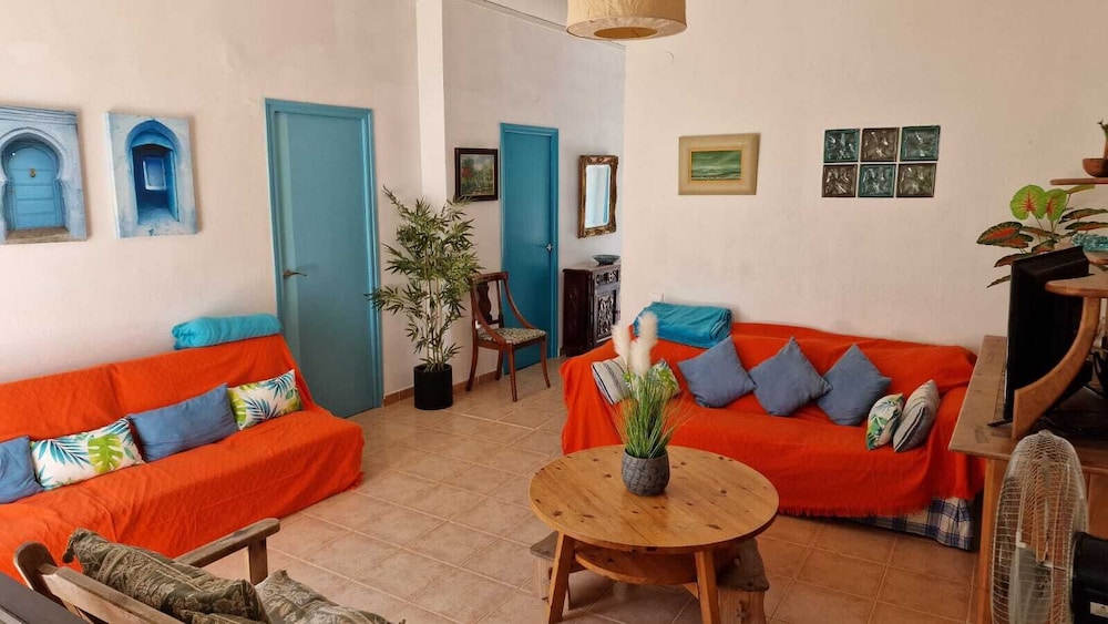 House With Exclusive Pool and Garden 7 min Walk From the Beach and the Center