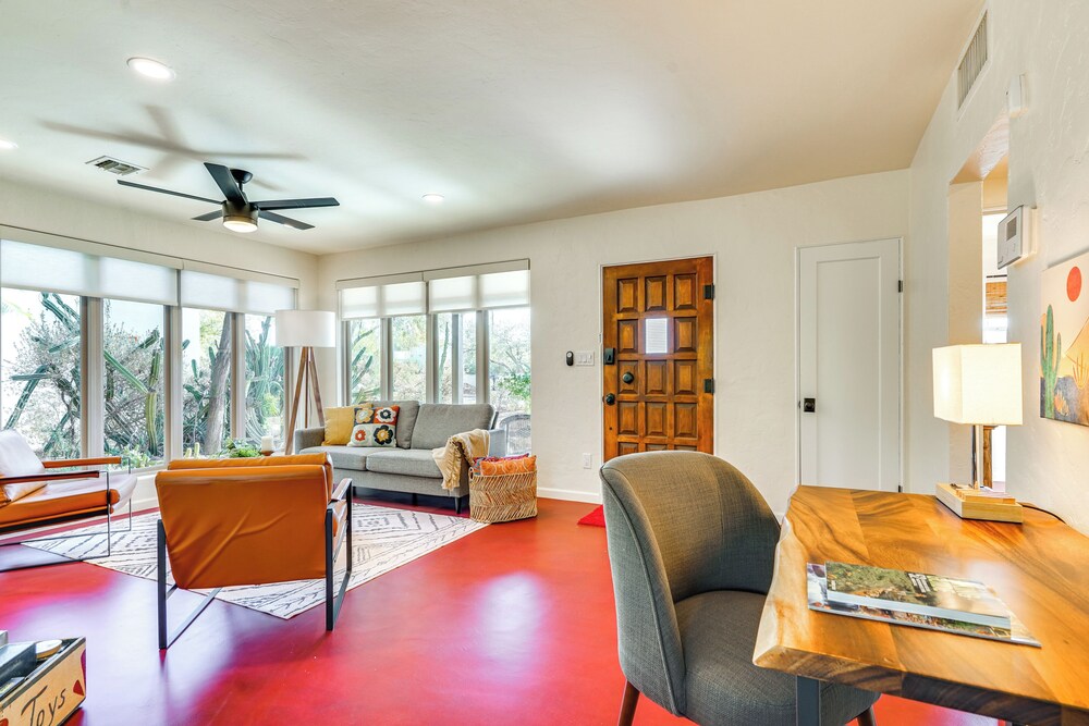 Gazebo, Patios & Grill: Colorful Tucson Retreat!